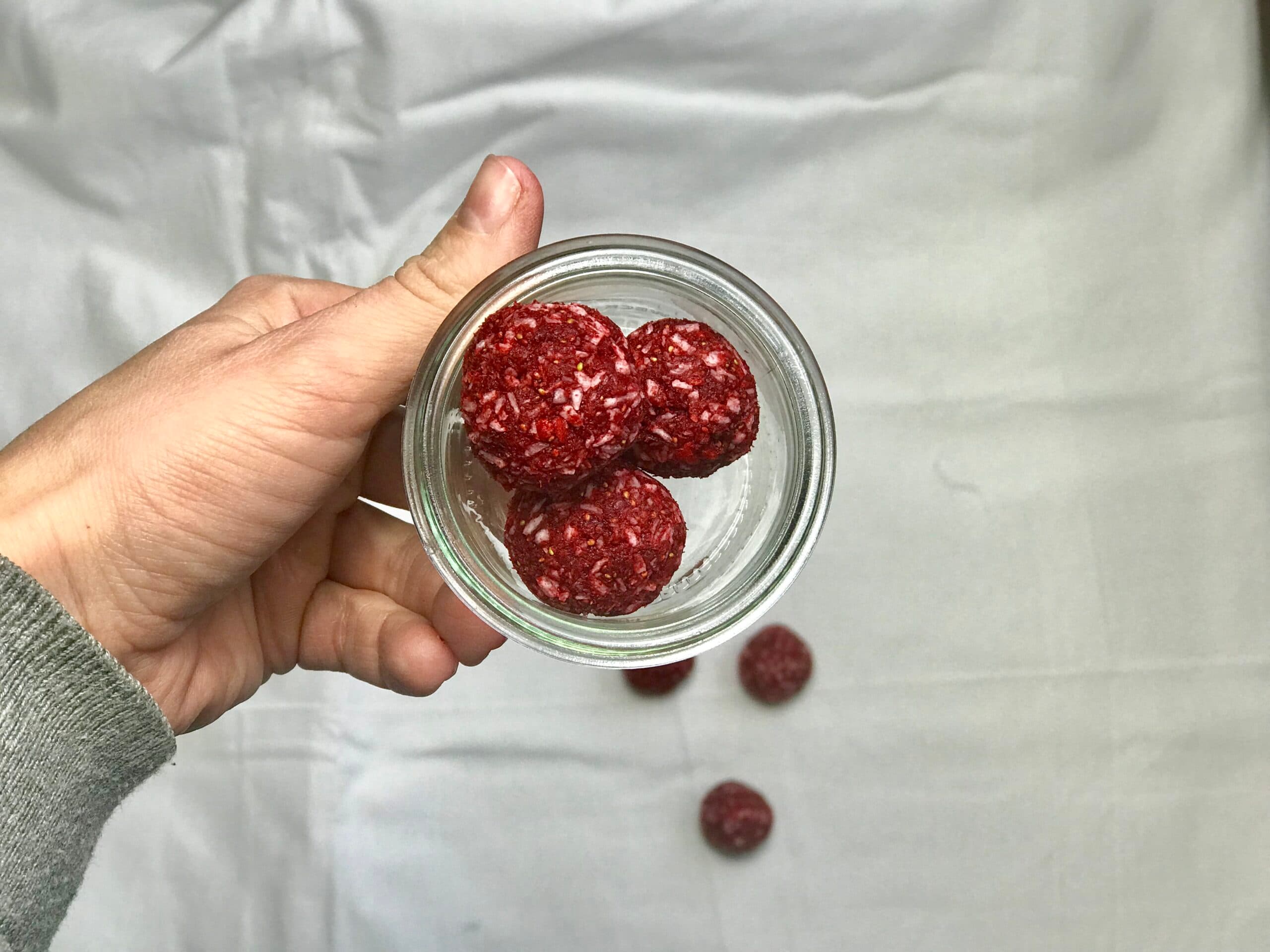 Przepis na kuleczki truskawkowo-kokosowe