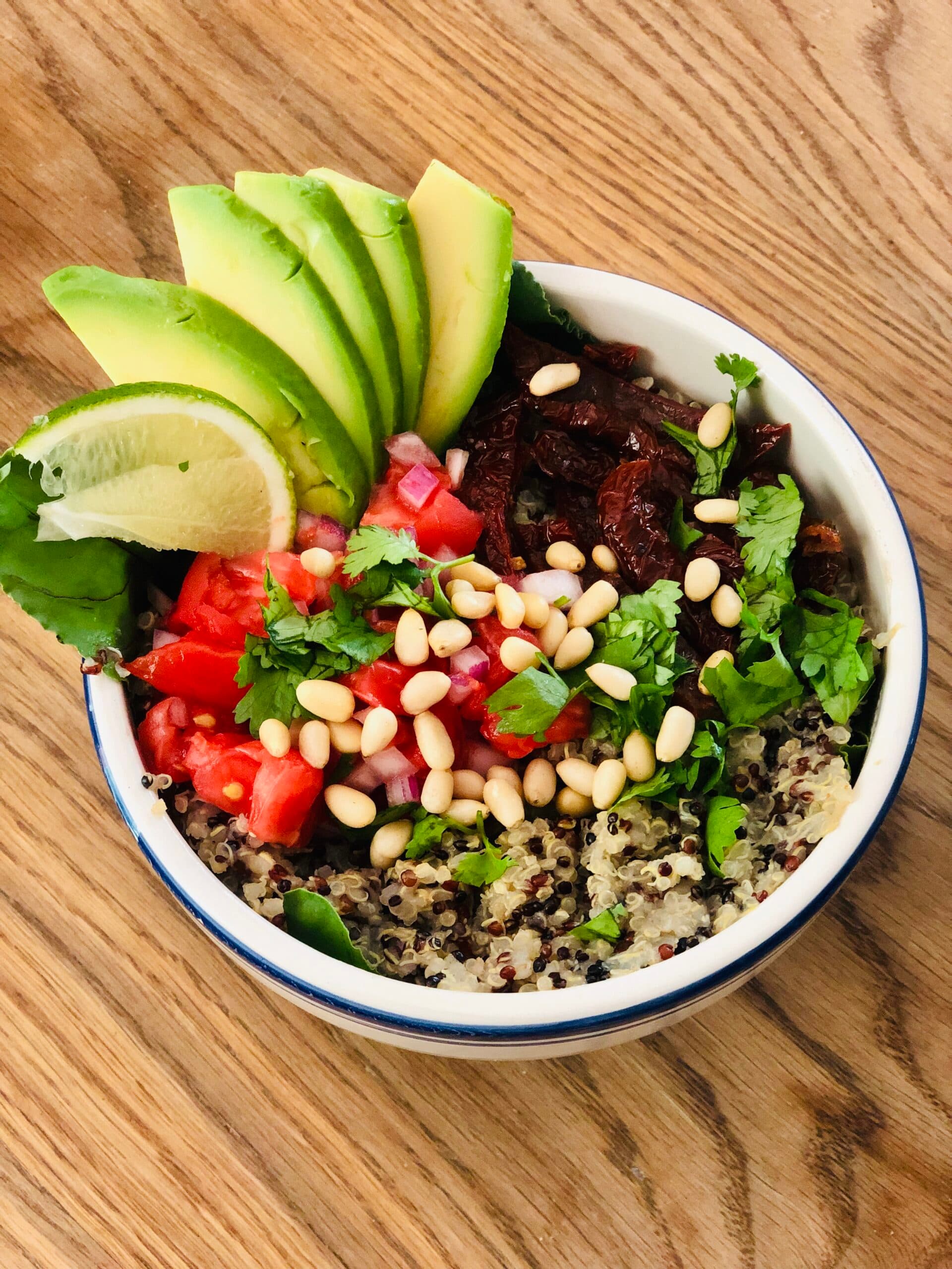 Przepis na kolorową sałatkę quinoa
