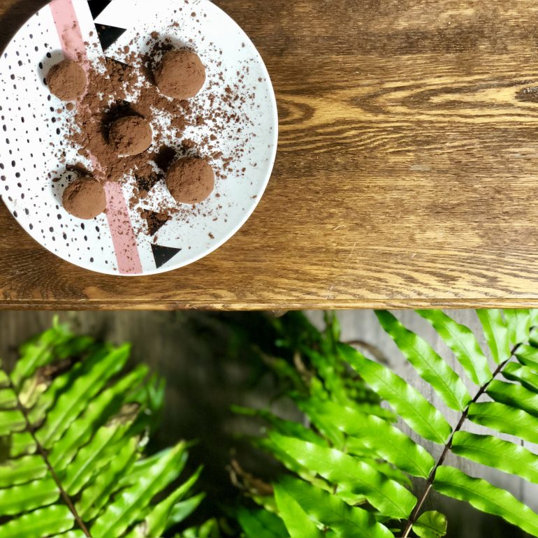 Przepis na czekoladowe pralinki ze śliwką